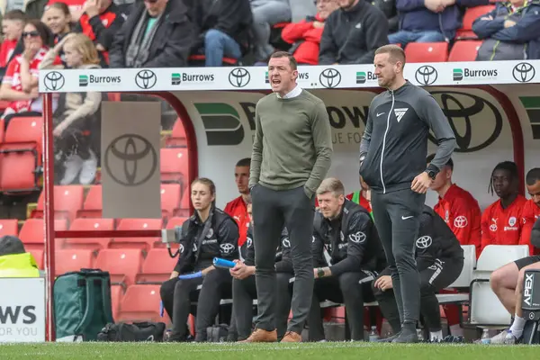 Neill Collins, Barnsley 'in Sky Bet Ligi 1 maçındaki baş antrenörü Barnsley' e karşı Oakwell, Barnsley, İngiltere, 13 Nisan 202