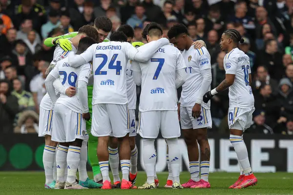 Leeds United Squad Huddle Kick Sky Bet Championship Match Leeds — Stock Photo, Image