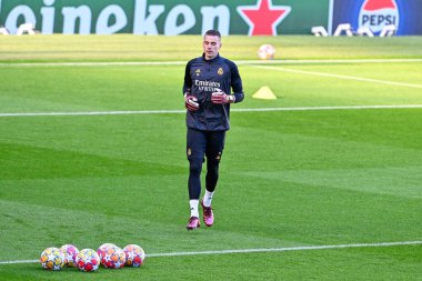 Real Madrid Şampiyonlar Ligi antrenman oturumunda Real Madrid 'den Andriy Lunin Etihad Stadyumu, Manchester, İngiltere, 16 Nisan 202