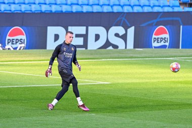 Real Madrid Şampiyonlar Ligi antrenman oturumunda Real Madrid 'den Andriy Lunin Etihad Stadyumu, Manchester, İngiltere, 16 Nisan 202