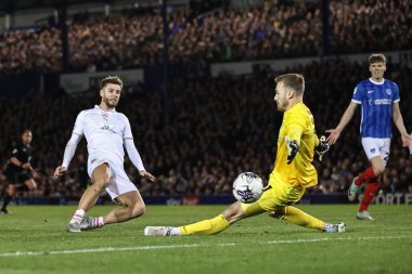 Barnsley 'den John Mcatee, Sky Bet Ligi 1 maçında Portsmouth Barnsley' e karşı Fratton Park, Portsmouth, Birleşik Krallık 'ta 16 Nisan 202' de 1-2 berabere kaldı.
