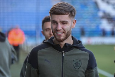 Barnsley 'den John Mcatee, 16 Nisan 202' de Birleşik Krallık 'taki Fratton Park, Portsmouth, İngiltere' de oynanan 1.