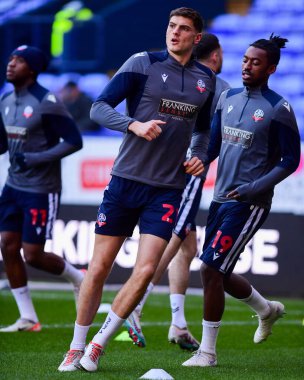 Bolton Wanderers takımından Caleb Taylor, 16 Nisan 202 'de İngiltere' deki Toughsheet Community Stadyumu 'nda oynanan Bolton Wanderers - Shrewsbury Town maçında maçtan önce ısınıyor.