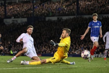 Barnsley 'den John Mcatee, Sky Bet Ligi 1 maçında Portsmouth Barnsley' e karşı Fratton Park, Portsmouth, Birleşik Krallık 'ta 16 Nisan 202' de 1-2 berabere kaldı.
