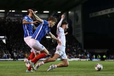 Portsmouth 'dan Marlon Pack # 7, Barnsley' li John Mcatee 'yi o bölgede yakaladı. 16 Nisan 202' de Portsmouth 'a karşı Portsmouth - Barnsley maçında faul yapılmadı.