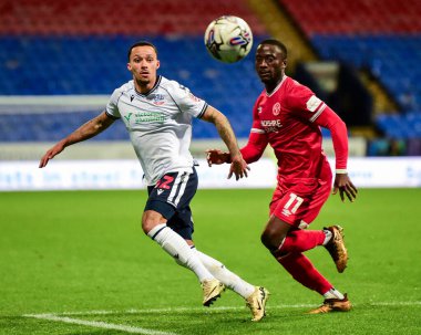 Bolton Wanderers 'dan Josh Dacres-Cogley ve Shrewsbury Town' dan Daniel Udoh, Sky Bet 1 karşılaşmasında Bolton Wanderers 'a karşı Shrewsbury Town, Toughsheet Community Stadyumu, Bolton, İngiltere, 16 Nisan 202