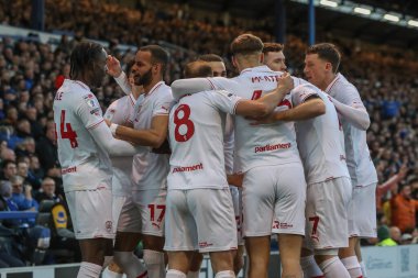 Barnsley 'den Devante Cole, 16 Nisan 202' de Fratton Park, Portsmouth, İngiltere 'de oynanan 1. Gökyüzü İddia Ligi maçı Portsmouth-Barnsley maçında 0-1 kazanma hedefini kutluyor.