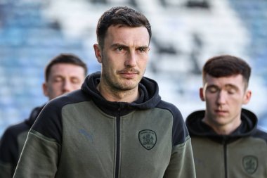 Barnsley 'den Josh Earl, 16 Nisan 202 tarihinde Portsmouth, İngiltere' deki Fratton Park 'ta oynanan Portsmouth-Barnsley maçında sahaya çıktı.