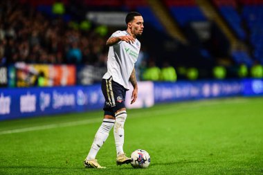 Bolton Wanderers takımından Josh Dacres-Cogley 16 Nisan 202 'de Toughsheet Community Stadyumu' nda Bolton Wanderers - Shrewsbury Town maçında