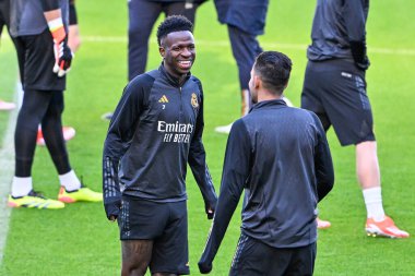 Real Madrid Şampiyonlar Ligi antrenman oturumunda Real Madrid 'den Vincius Jnior Etihad Stadyumu, Manchester, İngiltere, 16 Nisan 2024
