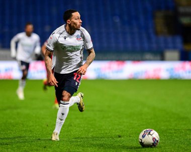 Bolton Wanderers takımından Josh Dacres-Cogley 16 Nisan 202 'de Toughsheet Community Stadyumu' nda Bolton Wanderers - Shrewsbury Town maçında