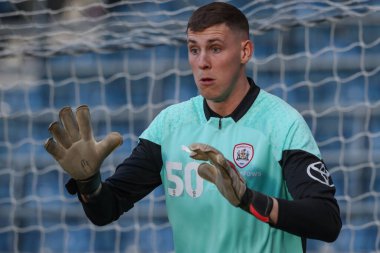 Barnsleyin 'den Kieren Flavell, maç öncesi ısınma oturumunda Sky Bet 1 maçı sırasında Portsmouth - Barnsley maçı, Fratton Park, Portsmouth, İngiltere, 16 Nisan 202