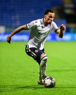 Bolton Wanderers takımından Josh Dacres-Cogley, 16 Nisan 202 'de İngiltere' nin Toughsheet Community Stadyumu 'nda Bolton Wanderers ile Shrewsbury Town arasında oynanan 1.