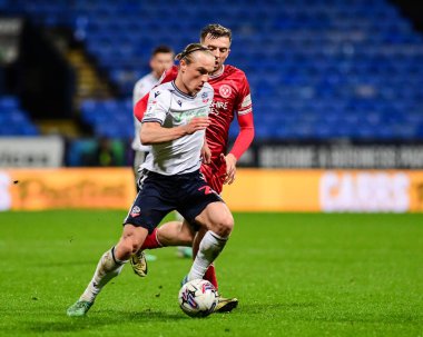 Bolton Wanderers takımından Kyle Dempsey, 16 Nisan 202 'de İngiltere' deki Toughsheet Community Stadyumu 'nda oynanan 1.