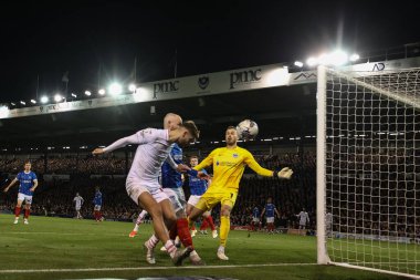 Barnsley 'den John Mcatee, 16 Nisan 202' de Fratton Park, Portsmouth, Birleşik Krallık 'ta oynanan 1.