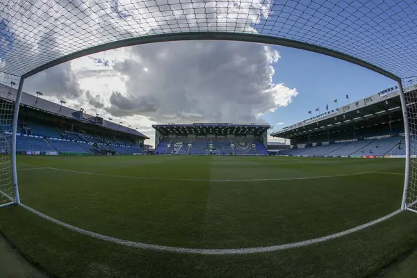 Fratton Park 'ın Sky Bet Ligi 1 maçı sırasında Portsmouth - Barnsley maçı sırasında genel görünümü Fratton Park, Portsmouth, İngiltere, 16 Nisan 202