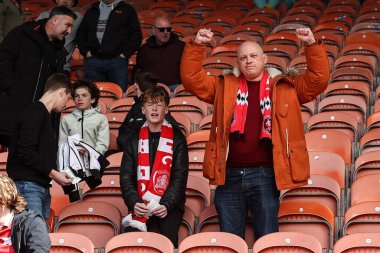 Barnsley taraftarları 20 Nisan 202 'de Bloomfield Road, Blackpool, İngiltere' de oynanan Blackpool-Barnsley maçı sırasında geldiler.