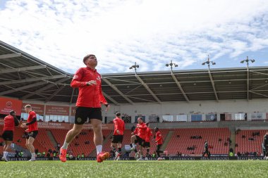Maç öncesi ısınma oturumunda Barnsley 'li Aiden Marsh, 20 Nisan 202' de Bloomfield Road, Blackpool 'da oynanan Blackpool-Barnsley maçında