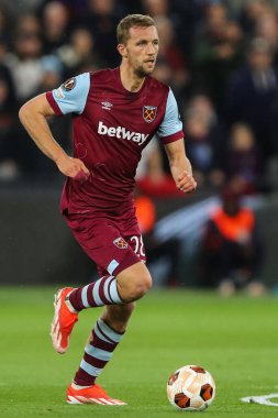 West Ham United takımından Tom Souek, 18 Nisan 2024 'te Londra' daki Londra Stadyumu 'nda oynanan Batı Ham United - Bayer 04 Leverkusen çeyrek final karşılaşmasında görev aldı.