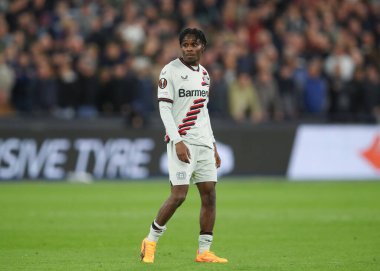 Bayer Leverkusen 'den Jeremie Frimpong, UEFA Avrupa Ligi çeyrek final maçında West Ham United, Bayer 04 Leverkusen' e karşı Londra Stadyumu, Londra, İngiltere, 18 Nisan 202