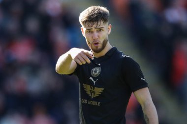 Barnsley takımından John Mcatee 20 Nisan 202 'de Bloomfield Road, Blackpool' da Blackpool-Barnsley maçında