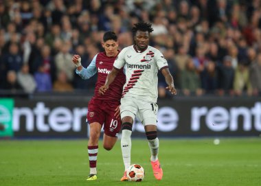 Bayer Leverkusen takımından Edson Ivarez, UEFA Avrupa Ligi çeyrek final maçında 18 Nisan 2024 'te Londra' daki Londra Stadyumu 'nda Batı Ham United' a karşı Bayer 04 Leverkusen 'i oyaladı.