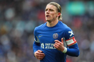 Chelsea 'den Conor Gallagher, 20 Nisan 202' de Wembley Stadyumu 'nda Manchester City ile Chelsea arasında oynanan FA Cup yarı final maçında