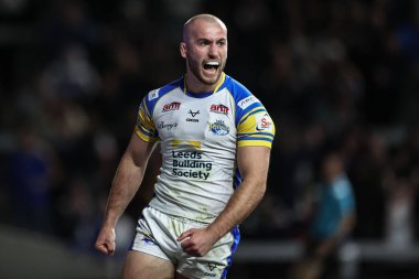 Leeds Rhinos takımından Jarrod OConnor, 19 Nisan 2024 'te Leeds Stadyumu' nda oynanan 8. Betfred Süper Lig karşılaşmasında 22-12 'lik galibiyetini kutluyor.
