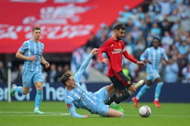 Coventry City 'den Luis Binks, Manchester United' ın Wembley Stadyumu 'nda Coventry City' nin Manchester United 'a karşı oynadığı 21 Nisan 202 tarihinde oynanan yarıfinal karşılaşmasında Manchester United takımından Bruno Fernandes' i yendi.