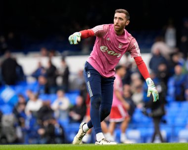 Nottingham Ormanı 'ndan Matt Turner, İngiltere' nin Liverpool kenti Goodison Park 'ta oynanan Everton-Nottingham maçı öncesi ısınıyor.