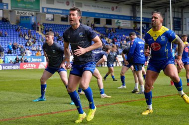Warrington Wolves 'tan Stefan Ratchford, 20 Nisan 202' de Warrington, İngiltere 'deki Halliwell Jones Stadyumu' nda oynanan Warrington Wolves - Leigh Leopards maçından önce ısınıyor.