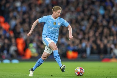 Manchester City 'den Kevin De Bruyne, 17 Nisan 202 tarihinde Etihad Stadyumu' nda oynanan UEFA Şampiyonlar Ligi çeyrek final maçında topu aldı.
