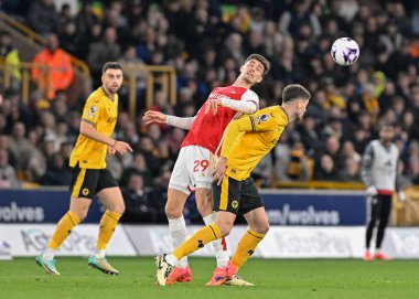 Arsenal 'den Kai Havertz, Premier League maçında Wolverhampton Wanderers Arsenal' e karşı Molineux, Wolverhampton, İngiltere 'de 20 Nisan 202' de oynanan maçta topa liderlik ediyor.