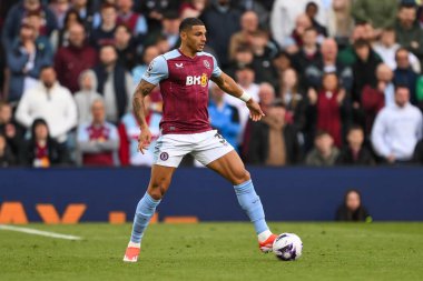 Aston Villa takımından Diego Carlos, 21 Nisan 202 'de Birmingham' daki Villa Park 'ta oynanan Premier Lig karşılaşmasında Aston Villa ile Bournemouth karşılaşacak.