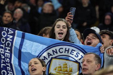 Manchester City taraftarları 17 Nisan 202 tarihinde Etihad Stadyumu 'nda oynanan UEFA Şampiyonlar Ligi çeyrek final maçının ilk yarısından sonra Real Madrid' e karşı