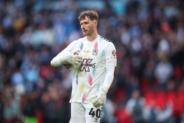 Coventry City 'den Bradley Collins, 21 Nisan 202 tarihinde Wembley Stadyumu' nda Coventry City ile Manchester United arasında oynanan yarıfinal maçında, penaltı atışları sırasında,