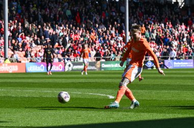 Blackpool takımından Hayden Coulson, 20 Nisan 202 'de Bloomfield Road, Blackpool' da oynanan Blackpool-Barnsley maçında 3-0 berabere kaldı.