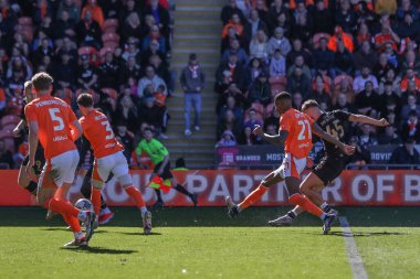 Barnsley 'den John Mcatee, 20 Nisan 202' de Bloomfield Road, Blackpool 'da oynanan Blackpool-Barnsley maçında 3-1 berabere kaldı.