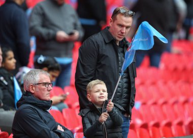 Coventry City, Wembley atmosferini, 21 Nisan 202 'de Wembley Stadyumu' nda Coventry City ile Manchester United arasında oynanan Emirates FA Kupası yarı final maçı öncesinde aldı.