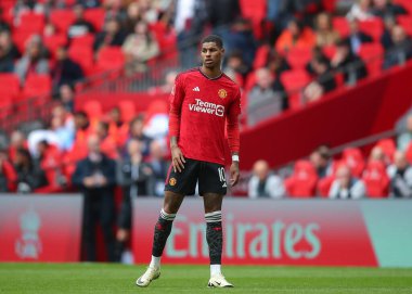 Manchester United 'dan Marcus Rashford, Birleşik Krallık' ın Wembley Stadyumu 'nda Coventry City ile Manchester United arasında oynanan FA Cup yarı final maçı sırasında, 21 Nisan 202