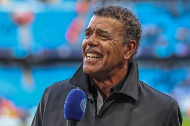 Chris Kamara UEFA Şampiyonlar Ligi çeyrek finalinde Manchester City, Etihad Stadyumu 'nda Real Madrid' e karşı, 17 Nisan 202