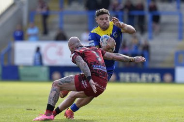 Warrington Wolves 'tan Joe Philbin Leigh Leopards' dan Zak Hardaker 'ı 20 Nisan 202' de Halliwell Jones Stadyumu 'nda oynanan 8.