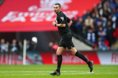 Hakem Michael Oliver, 20 Nisan 202 'de Wembley Stadyumu' nda Manchester City ile Chelsea arasında oynanan FA Cup yarı final maçında