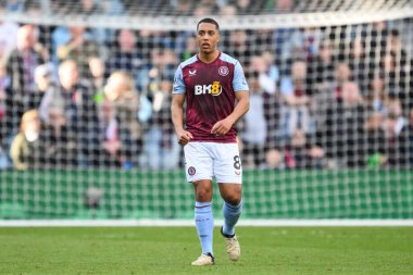 Aston Villa takımından Youri Tielemans Premier Lig karşılaşmasında Aston Villa, Bournemouth 'a karşı Villa Park, Birmingham, Birleşik Krallık, 21 Nisan 202