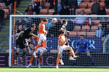 Blackpool 'dan James Husband, 20 Nisan 202' de Bloomfield Road, Blackpool 'da oynanan Blackpool-Barnsley maçında 2-0 berabere kaldı.