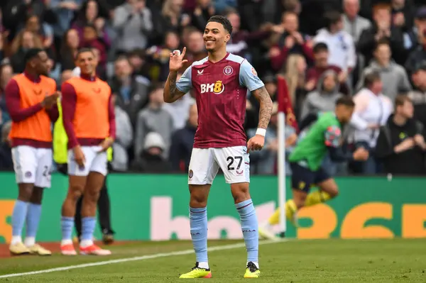 Aston Villa 'dan Morgan Rogers, 21 Nisan 202' de Birmingham, Birmingham 'da oynanan Premier League maçında Aston Villa-Bournemouth maçında 1-1' lik galibiyetini kutluyor.