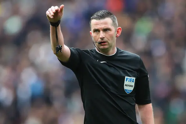Referee Michael Oliver Emirates Cup Semi Final Match Manchester City — Stock Photo, Image