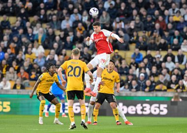 Arsenal 'den Kai Havertz, Premier League maçında Wolverhampton Wanderers Arsenal' e karşı Molineux, Wolverhampton, İngiltere 'de 20 Nisan 202' de oynanan maçta topa liderlik ediyor.