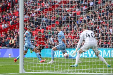 Manchester United 'dan Bruno Fernandes, 21 Nisan 202' de Wembley Stadyumu, Londra 'da oynanan ve Manchester United' a karşı oynanan Emirates FA Cup yarı final maçında Manchester United 'ı 0-3 yendi.