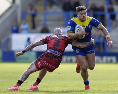 Warrington Wolves 'tan Joe Philbin Leigh Leopards' dan Zak Hardaker 'ı 20 Nisan 202' de Halliwell Jones Stadyumu 'nda oynanan 8.